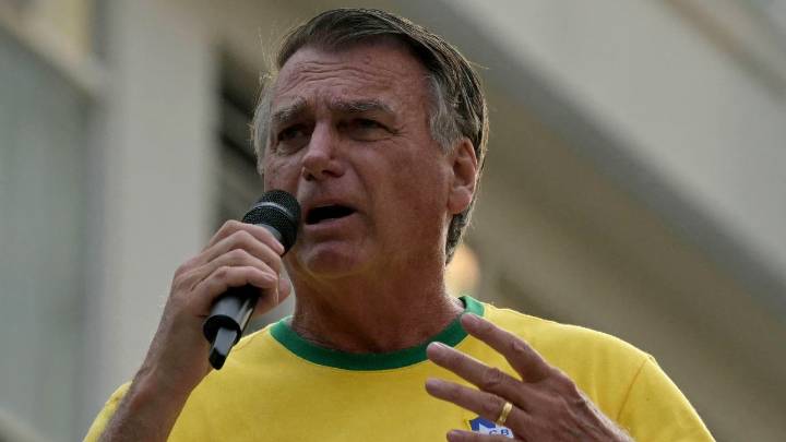 Tenía "alucinaciones" de que el dispositivo lo espiaba: Bolsonaro dice que quemó tobillera electrónica en momento de "paranoia"
