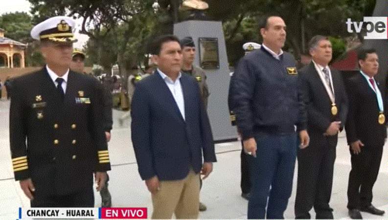 Presidente José Jeri inicia su jornada en Chancay con el izamiento del pabellón nacional