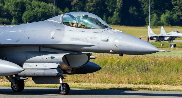 No comen entero: Piden a Unidad Anticorrupción de Suecia investigar la venta de aviones a Colombia