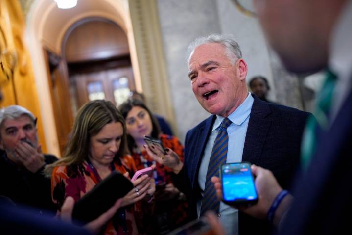 Senate approves bill to end record government shutdown