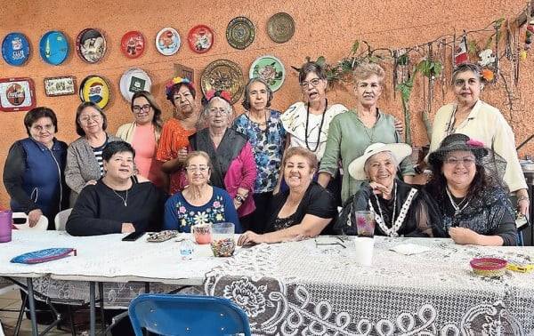 Demuestran abuelitas su lado más creativo