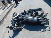 Motociclista resulta lesionado tras ser impactado por un taxi en Chetumal