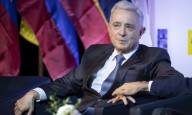 Uribe opina que Colombia “corre el riesgo” de bombardeos por “albergar terroristas”