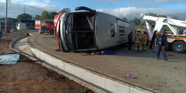 Tres muertos y varios heridos dejo accidente de bus intermunicipal en la vía Pasto