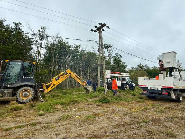 Tolhuin acompaña a la DPE para mejorar el servicio eléctrico