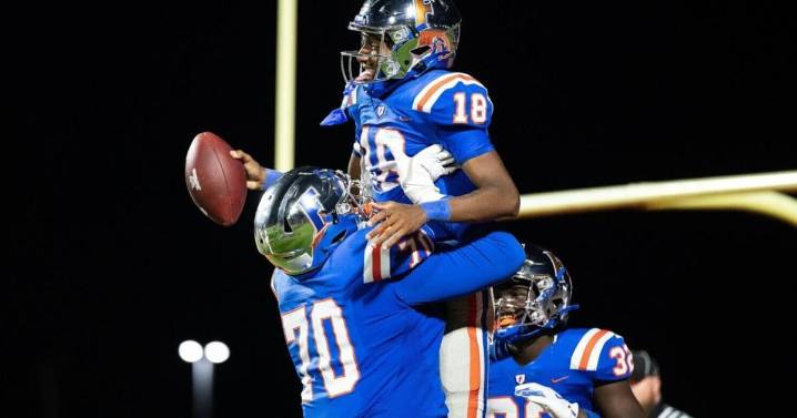 High school football: Week 10 area scores, leaders and highlights