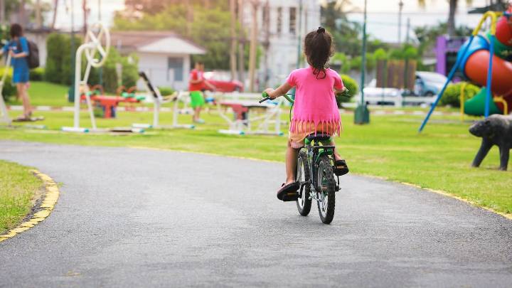 Expertos revelan el costo de criar un hijo en Colombia en 2025; las cifras son millonarias