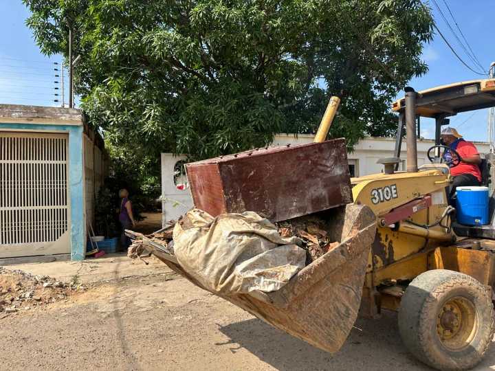 Operación ¡Saca tu Cachivache! de la Alcaldía de Maracaibo beneficia a 400 familias de Antonio B. Romero