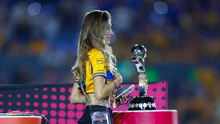 Tunden a Tatiana Flores por celebrar título de Tigres Femenil