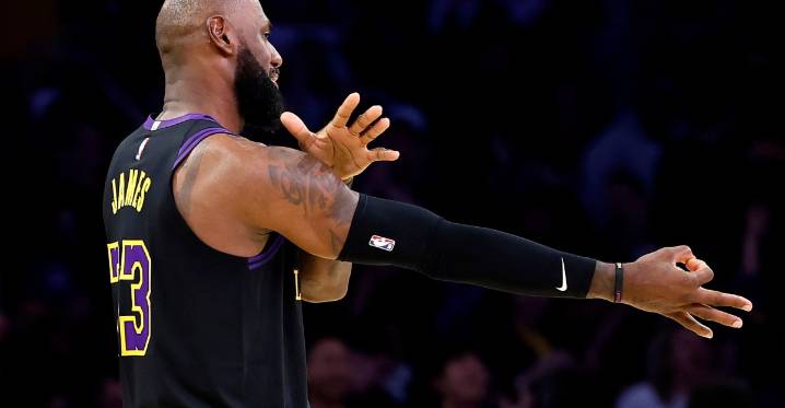Luka Dončić dominates, LeBron James debuts as Lakers win in rout