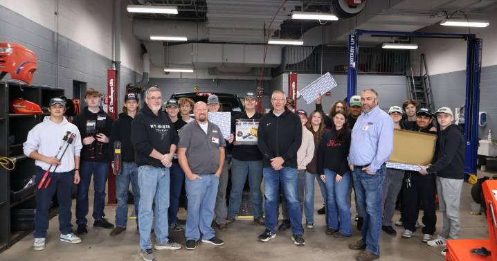 Mount Horeb students get tools, career advice from O'Reilly Auto Parts