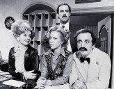 Iconic actress from beloved sitcom dies at 93