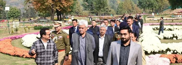LG Sinha Pays Visit to Chrysanthemum Theme Garden at Botanical Garden in Srinagar