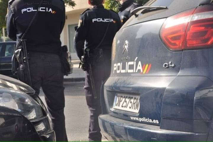 Un hombre de 30 años herido grave por arma blanca en un altercado en el centro