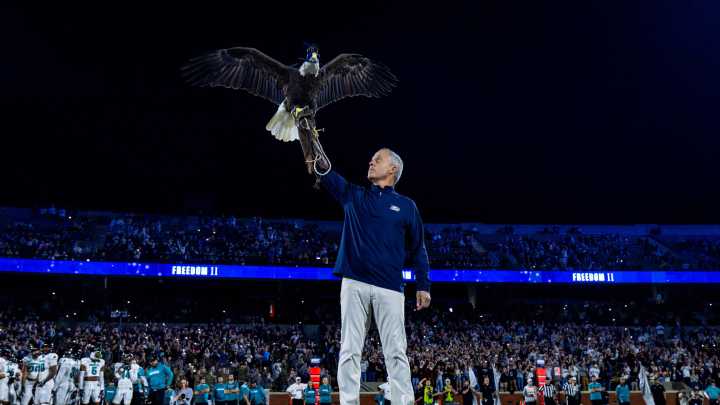New mascot Freedom II introduced at Georgia Southern football game