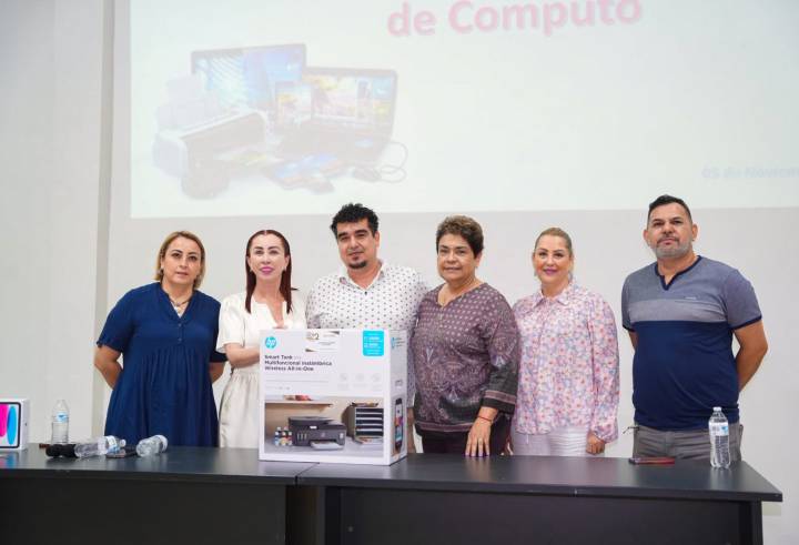 ‎Cumple Tey con entrega de apoyo ‎social a trabajadores municipales