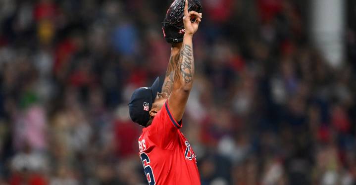 Braves set to re-sign Raisel Iglesias