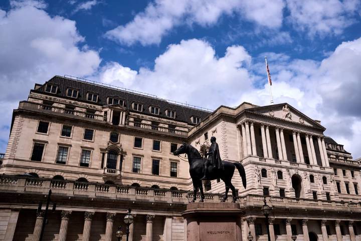 Bank of England must better address climate risk to tackle inflation, WWF says