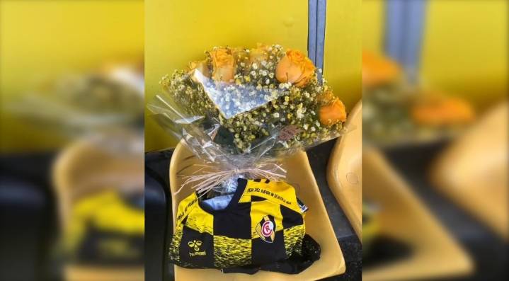 El sentido homenaje del Rápido de Bouzas a Iñaki Cabaleiro, técnico fallecido a los 36 años