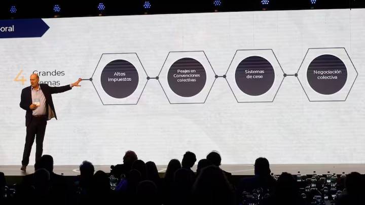 El Gobierno busca reducir otro 10% del personal estatal