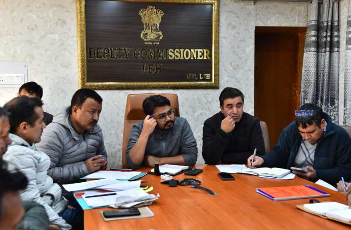 DC Leh Chairs Review Meeting to initiate Mimangs-Si-sJabstogs a campaign for village service