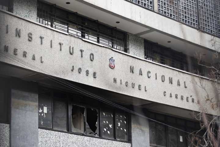 Profesora tras ataque en el Instituto Nacional: “Es el miedo permanente de que nos puedan agredir a muerte”