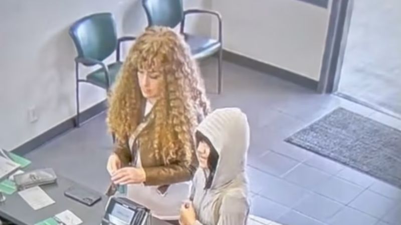 Arrestan a la madre de la niña de 9 años desaparecida. Las autoridades afirman que no está relacionado con el caso de su hija