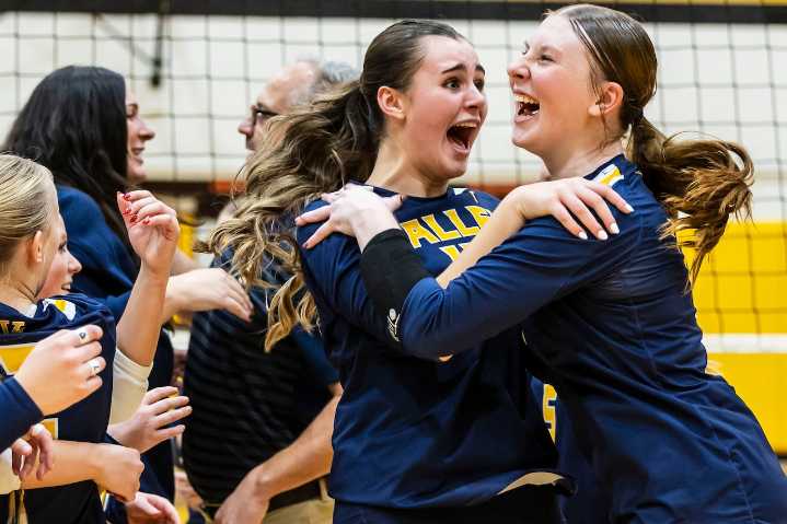 Valley Lutheran storms into volleyball semifinals with quarterfinal sweep