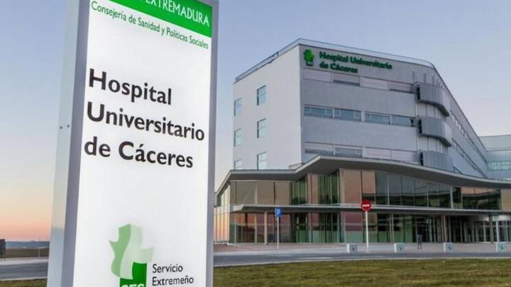 Choque político a cuenta de la reapertura de Cirugía Vascular en Cáceres: el PP aplaude el anuncio y el PSOE lo tacha de “maniobra electoral”