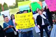 'Tienen secuestrada nuestra escuela', por paro en IESEN, ahora marchan para pedir sede alterna