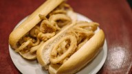 Ni La Campana ni El Ideal: el mejor bocadillo de calamares de Madrid está este pequeño bar, según los expertos