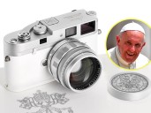 Remataron una cámara de fotos del papa Francisco por una millonaria cifra: a qué se destinará el dinero