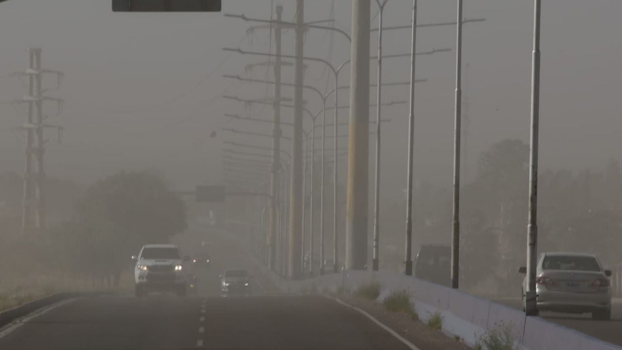 El Servicio Meteorológico Nacional advirtió por una nube de polvo y activó la alerta por viento fuerte