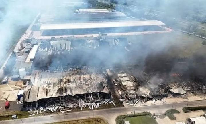La fiscalía espera pruebas clave tras identificar la empresa donde se desató el incendio en Ezeiza