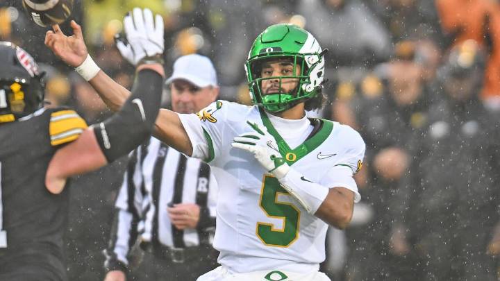 Oregon vs. Minnesota odds, line, picks: Week 12 Big Ten picks from 10,000 simulations