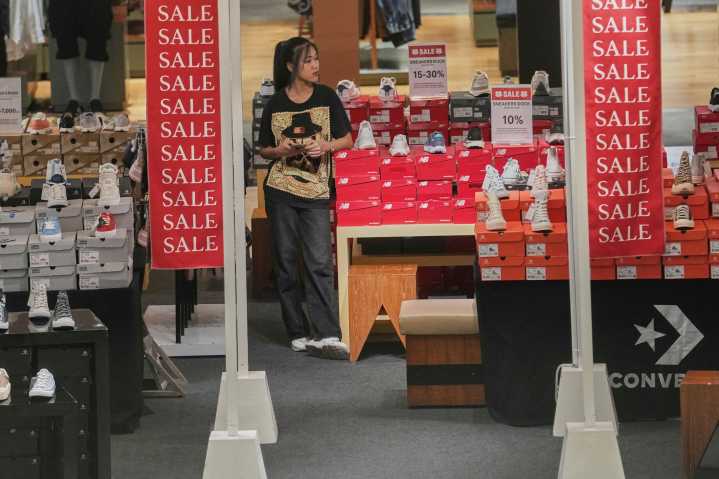 Holiday shopping with AI: Tips for finding gifts and staying safe online