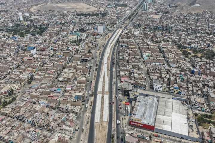 Avanza construcción del nuevo corredor vial en la avenida Universitaria