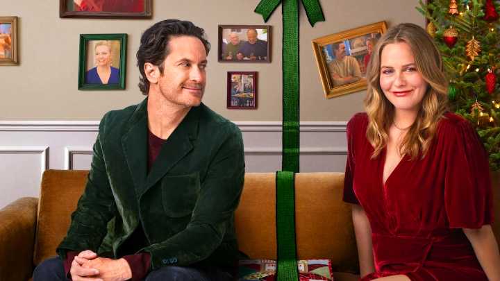 'A Merry Little Ex-Mas' Review: Netflix’s 90s Christmas Nostalgia Trip with Alicia Silverstone Is Worth the Watch