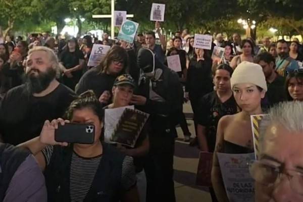 Marchan en Hermosillo por víctimas de incendio en tienda