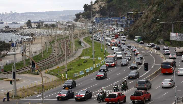 Diputado Celis denuncia disminución en la frecuencia de microbuses en la región de Valparaíso: "Es grave e inaceptable"