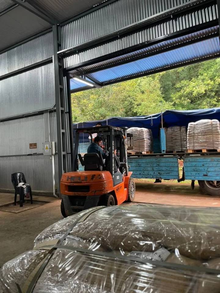 Partieron 20.000 kilos de azúcar mascabo rumbo a Buenos Aires