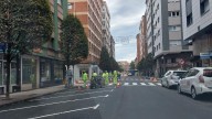 Las obras en esta calle del barrio gijonés de El Llano progresan y llegan con cambios en el aparcamiento