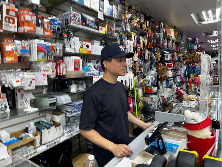 Fearful of Trump's raids, some Hispanic shoppers buy online