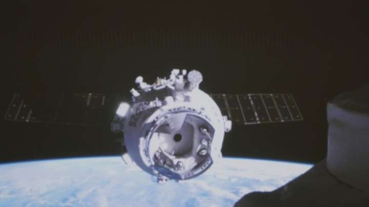 Nave Shenzhou-22 sin Tripulación Se Acopla a Estación para Retornar a Astronautas Varados
