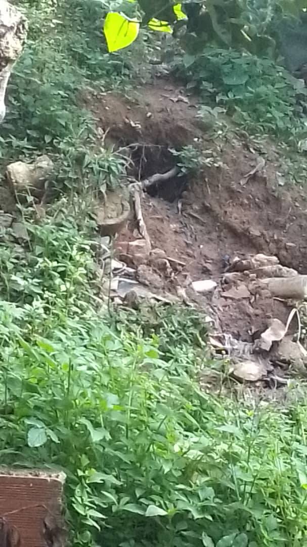 Vecinos de El Retén en Los Teques denuncian colapso de aguas servidas: “La materia fecal pasa por detrás de las viviendas”