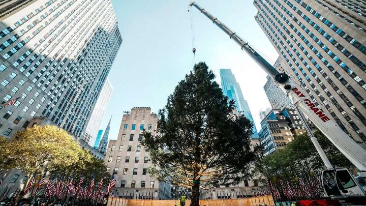 Rockefeller Center Christmas Tree arrives in Manhattan