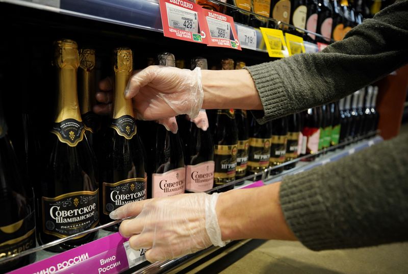 Western sanctions force Russians to turn to domestic wines 