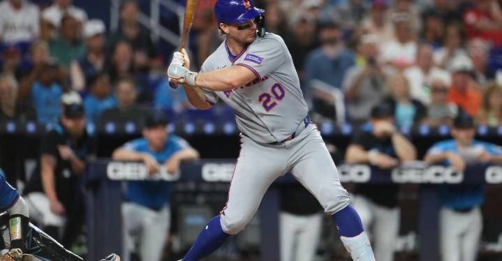 Poll: Should the Rangers sign Pete Alonso?
