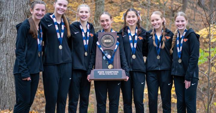 Winnebago girls, Dixon boys bring home cross country state titles
