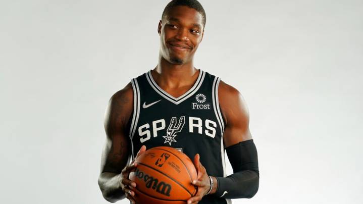 Ex-Spur Lonnie Walker IV is helping teachers this holiday season